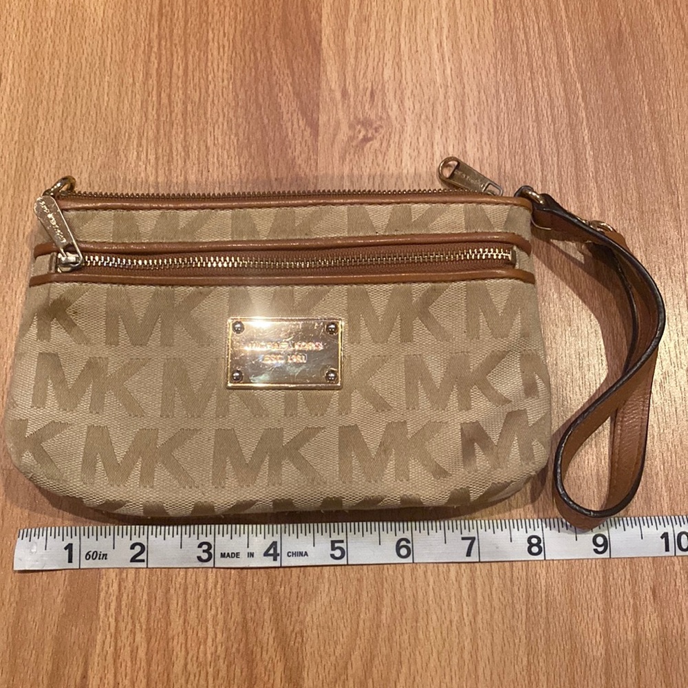 Michael Kors wristlet